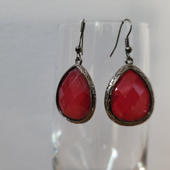 Red Earrings Tear Drop Lightweight Dangle, Elegant Vintage - Picture 4 of 5